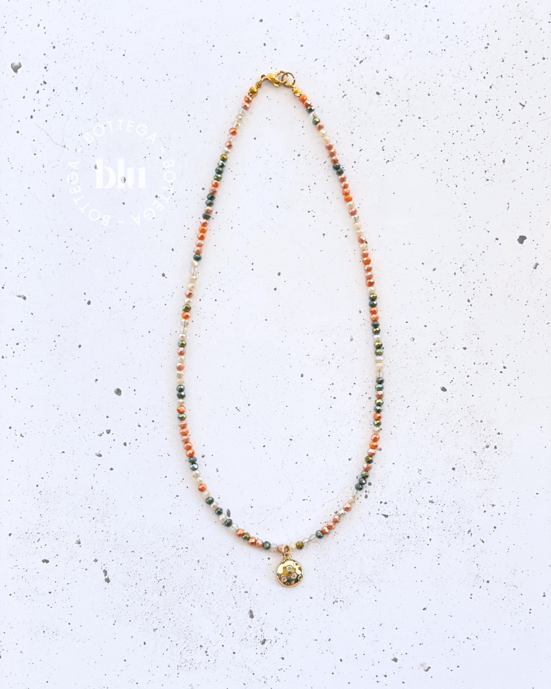 kailani-bottegablu-collar-cristales-aura-verdes-naranjas